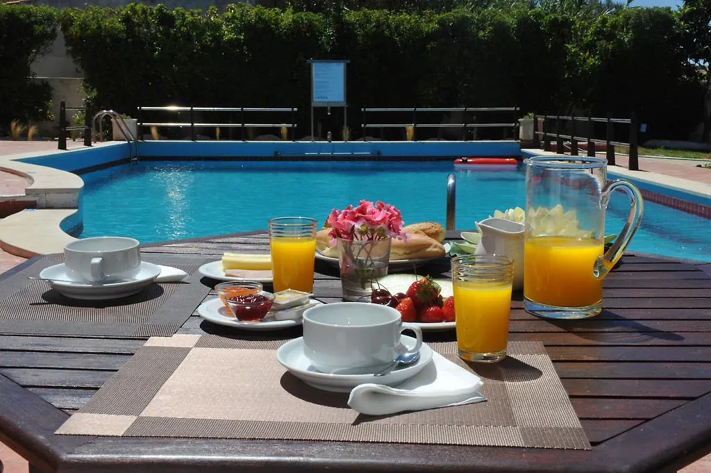 Casa Rosa Montes Hotel Luz Portugal