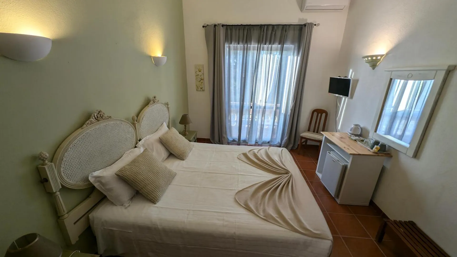 Casa Rosa Montes Hotel Praia Da Luz Portugal